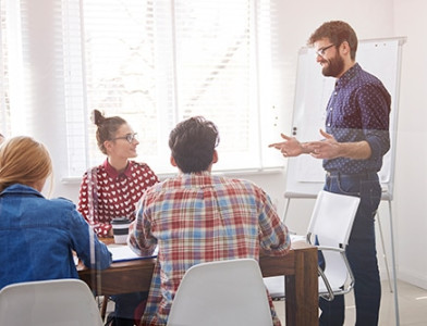 Animer un atelier relations presse en ligne à destination d'entrepreneurs seniors !